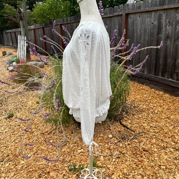 Free People Ivory Cut Out Peasant Blouse - Size Medium - Picture 8 of 14